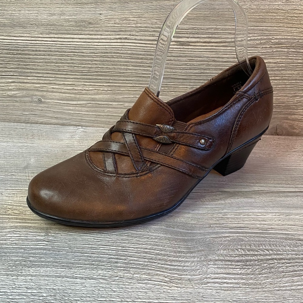 EUC Earths Kindle Bark leather booties Slip on criss cross Stacked heel size 7.5